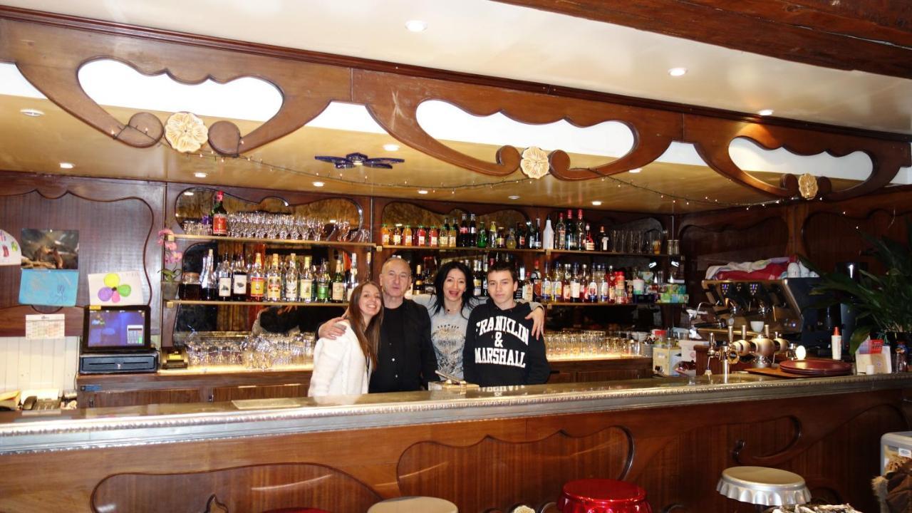 Hotel Les Gentianes La Morte ภายนอก รูปภาพ